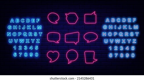 Die rosafarbenen Sprachblasen bringen Neonschilder auf. Leere Bildersammlung. Grenzrahmen. Blaue Alphabete. Leuchteffektbanner. Chatbox auf Ziegelwand. Vektorgrafik