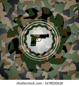 Pistolensymbol auf Tarnmuster