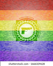 Pistolsymbol auf mosaikem Hintergrund mit den Farben der LGBT-Flagge