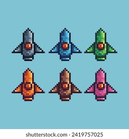 Pixel-Kunst setzt Symbol für die Variation von Raumschiffen Farbe.Spaceship-Symbol auf pixeliertem Stil. 8bits perfekt für das Spiel Asset oder Design Asset Element für Ihr Spieldesign. Einfache Pixelkunst-Icon-Objekt.
