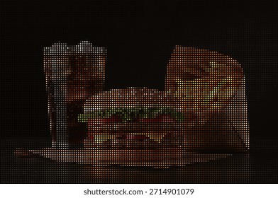 Verpixelte Fast-Food-Combo mit Burger, Drink und Beilage leuchtet schwach auf schwarzem Hintergrund, was auf digitale Kunst oder Bildschirmdarstellung schließen lässt.