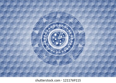 pizza icon inside blue polygonal badge.