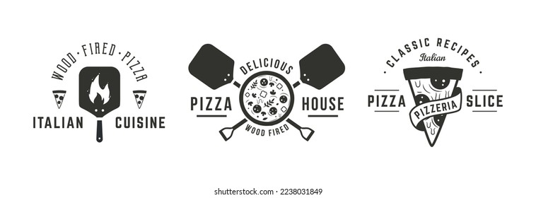 Pizza Logo Set. 3 Pizzaembleme mit Pizza, Schaufel, Feuersymbole. Pizza, Bäckerei, Pizzeria und Restaurant Embleme Vorlagen. Vektorgrafik