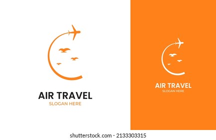 Design des Plane-Logos. Einfache Reise-Vektorgrafik mit Vogelsymbol