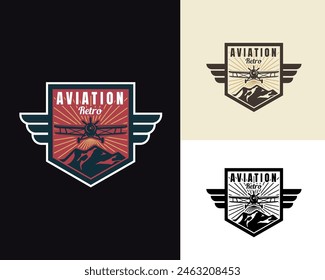 Avión con Montaña y Cielo para Aviación Clásica Aerolínea Aerolínea Vuelo Emblema Insignia Etiqueta Retro Logo Diseño