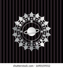 planeta, icono de saturn dentro de la placa plateada