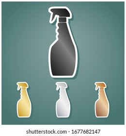 Botella de plástico para la limpieza. Conjunto de íconos metálicos con gradiente gris, dorado, plata y bronce con contorno blanco y sombra en fondo viridán. Ilustración.