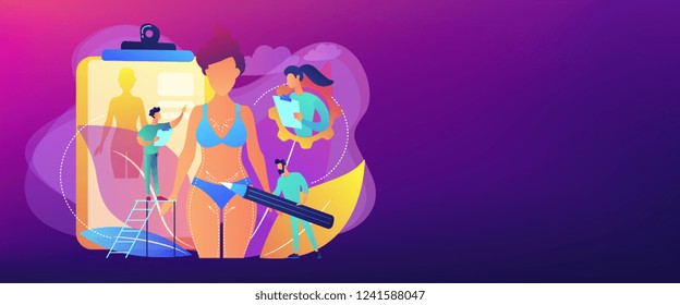Cirujanos plásticos haciendo marcas de lápiz y preparando el contorneado corporal de la mujer. Contorsión corporal, cirugía de corrección corporal, concepto de servicio de plástico corporal. Plantilla de banner de encabezado o pie de página con espacio de copia.