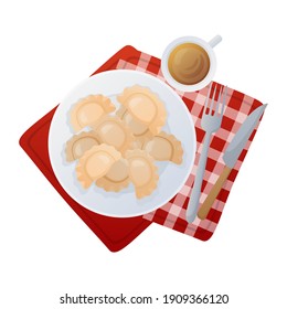 Plate des Knödels. Illustration des traditionellen Frühstücks mit Tasse Tee einzeln auf Weiß.  Die Einrichtung ist mit einer Stoffserviette dekoriert.