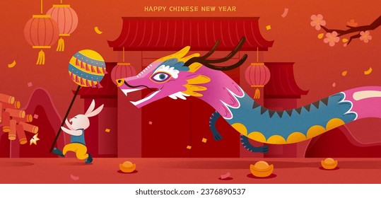 Playful CNY tarjeta de saludo festivo. Dragón colorido persiguiendo una pelota de tassel sostenida por un intérprete de conejo sobre fondo rojo con decoración festiva y edificio tradicional.