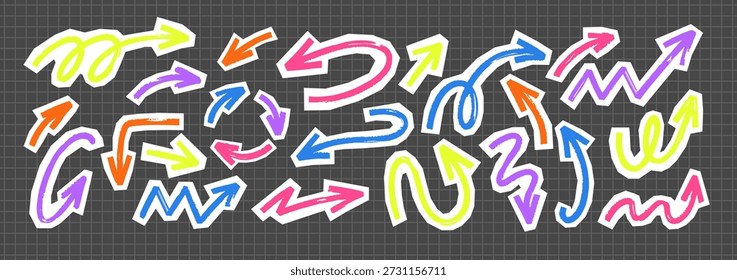 Conjunto de Vectores direccionales dibujados con texturas de crayón y tiza para el collage. Presenta trazos audaces, bordes ásperos, Elementos de scrapbook.