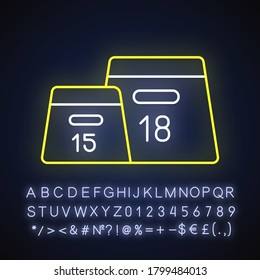 Plyometrisches Leuchtsymbol in der Box. Äußerer leuchtender Effekt. Die Innenausstattung des Fitnessstudios zeichnet sich durch ein Alphabet, Zahlen und Symbole aus. Sprungkästen mit unterschiedlichen Höhen, Vektorgrafik einzeln auf RGB-Farbgrafik