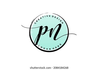 Logo de escritura a mano PN con la firma de vector de plantilla de círculo, boda, moda, floral y botánica con plantilla creativa.