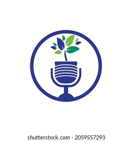 Diseño del logotipo del vector de ecología de la naturaleza de la hoja de podcast. Logo del programa de entrevistas con micrófono y hojas.	