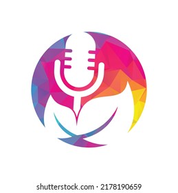 Podcast Blatt Natur Ökologie Vektorlogo Design. Podcast Talkshow Logo mit Mikro und Blättern.