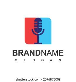 Plantilla de diseño de logotipo de podcast, diseño de iconos de micrófono