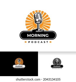 Plantilla de logotipo de podcast. Micrófono de micrófono e ilustración de salida del sol. Elemento de diseño para karaoke, podcast, logo del cantante