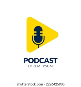 Símbolo de icono de podcast logotipo micrófono hablar de audio. Icono del vector del estudio de sonido de la etiqueta de podcast de radio de música