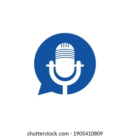 Diseño del logo del vector de conversación de podcast. Diseño del logotipo de chat combinado con micrófono podcast.