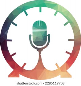 Plantilla de diseño de logotipo vectorial de tiempo de podcast. Icono de diseño del logotipo del vector del reloj de micrófono.
