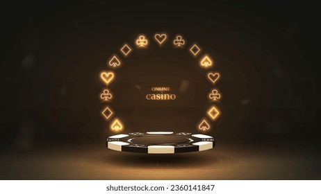 Un podio hecho de chips 3d con un marco de neón hecho de trajes de diamantes, espadas, corazones y cruces de color dorado. Un concepto para un casino con una plataforma sobre fondo negro.