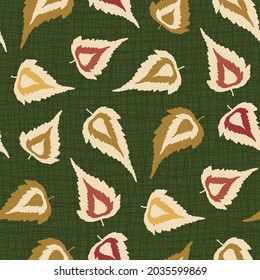 Pointy birch leaves seamless vector pattern background. Hand drawn autumn leaves in orange, green, red yellow green burlap texture backdrop. Fall repeat with scattered foliage. Botanical woods design
