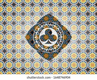 icono del trébol de póquer dentro del emblema árabe. Decoración árabe.