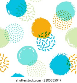Los círculos de puntos de la polka recorren perfectamente el patrón de impresión de tela. Formas pintadas y de media tonalidad redondeadas fondo vectorial. Papel mural de color de garunge polka dot, un símbolo de colores sin fisuras y de moda. Diseño de moda.