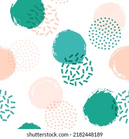 Los círculos de puntos de la Polka giran en torno a un patrón de impresión textil sin fisuras. Formas dibujadas a mano y formas redondeadas de medio tono de fondo vectorial. Papel mural de color de los círculos modernos y de adorno impecable. Retro señala la impresión de burbujas.