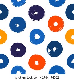 Patrón sin fisuras del pincel de punto Polka. Fondo de diseño de grunge libre. Motivo del círculo del adorno moderno mínimo. Impresión geométrica de doodle a mano de moda. Papel mural abstracto de vector dibujado a mano artificial