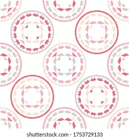 Polka schneidet nahtloses Muster. Mosaik ethnischer Persönlichkeiten. Muster. Geometrischer Hintergrund. Vektorgrafik für Webdesign oder Print.