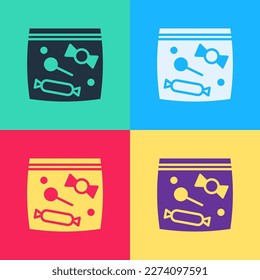 Empaquetado de Candy de arte pop para los iconos de los dulces aislados en el fondo del color. Bolsa con caramelos.  Vector