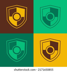 Icono Pop art Shield aislado en el fondo del color. Signo de guardia. Seguridad, seguridad, protección, concepto de privacidad.  Vector