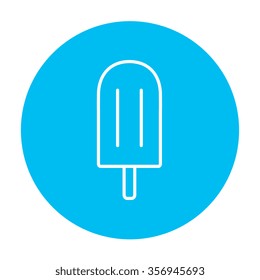 Icono de línea de Popsicle para web, móvil e infografía. Icono de blanco vector en el círculo azul claro aislado en fondo blanco.