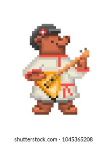 estereotipo popular. Oso marrón vestido con un tradicional disfraz popular ruso jugando balalaika, ilustración de arte en píxeles aislado de fondo blanco. Carácter cómico gracioso, animal músico folclórico.