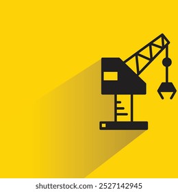 Icono de grúa portuaria con sombra sobre fondo amarillo