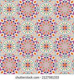 Keramikfliesen aus Portugal oder Azulejo. Handgezeichnetes, nahtloses Mosaikmuster