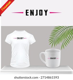 Diseño positivo de Vector de eslogan 'Enjoy' en camiseta blanca y maqueta de taza. Tipografía motivacional con elemento de hoja verde. Gráfico aislado para ropa y estilo de vida Merch.