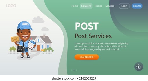 Website-Vorlage für Postdienste. Die Illustration eines Cartoons glücklichen Postmanns auf der Straße brachte einen Brief an das Haus. Zusammensetzung mit einem professionellen Mann. Flaches männliches Zeichen.