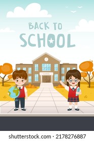 Afiche con estudiantes lindos frente a la escuela. Cartel de regreso a la escuela. Padres de caricatura con uniforme.