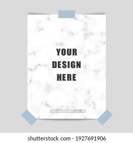 Afiche con estampado de mármol y cinta adhesiva sobre fondo gris.