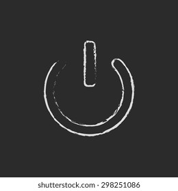 Mano del botón de encendido dibujada en tiza sobre un icono blanco vectorial de pizarra en un fondo negro