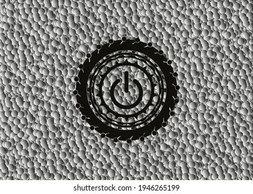 icono de energía dentro de emblema negro realista con fondo de burbujas. Ilustración vectorial. Detallado. 