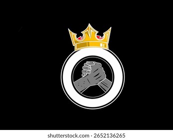 Um logotipo poderoso com duas mãos fechadas dentro de um círculo branco, coberto por uma coroa dourada. Simboliza unidade, realeza e força em um fundo preto.
