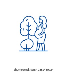 Pregnant woman line icon concept. Pregnant woman flat  vector symbol, sign, outline illustration.