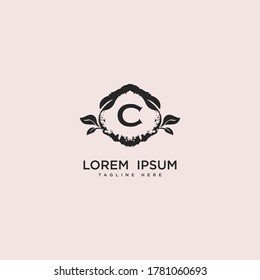 Design des Premium-Briefes C Logo. 
Hochzeitsveranstaltung. Blumenstraukett-Design, botanischer Rahmen, handgezeichneter Blumenrahmen Edelkantenlogotype