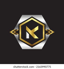 Premium lujoso Vector elegante fuente oro y plata Letra K Plantilla para el logotipo de la compañía con el elemento monograma 3d Diseño 