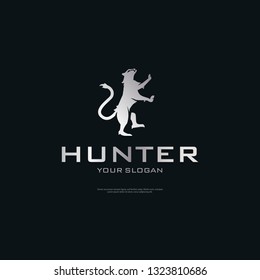Premium metallic cheetah badge template. elegant brand identity
