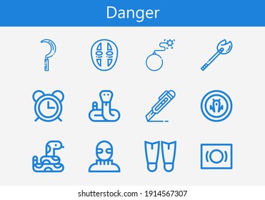 Premium Set von Gefahrenzeilen-Symbolen. Einfache Gefahrensymbole. Schlagt Vektorgrafik auf weißem Hintergrund. Moderne Kollektion von Symbolen im Stil der Umrisse: Cutter, Schild, Schlange, Scythe, Alarm