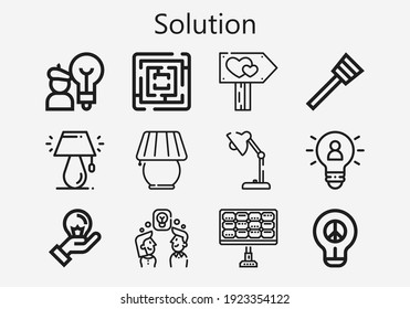 Conjunto premium de iconos de solución [S]. Paquete de iconos de solución simple. Ilustración vectorial de trazo sobre un fondo blanco. Iconos de estilo de contorno moderno colección de Idea, Laberinto, Señal, Lámpara, Panel solar